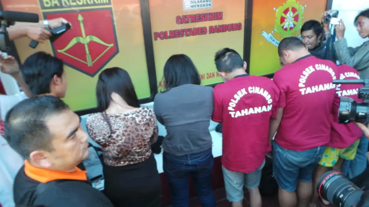 Polisi Bongkar Prostitusi Via BBM di Bandung