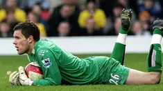 Watford's goalkeeper, Ben Foster is seen during their Premiership match against Chelsea at home to Watford, 31 March 2007. The match ended with a 1-0 win to Chelsea after a late goal from Kalou. AFP PHOTO/CARL DE SOUZA. 
