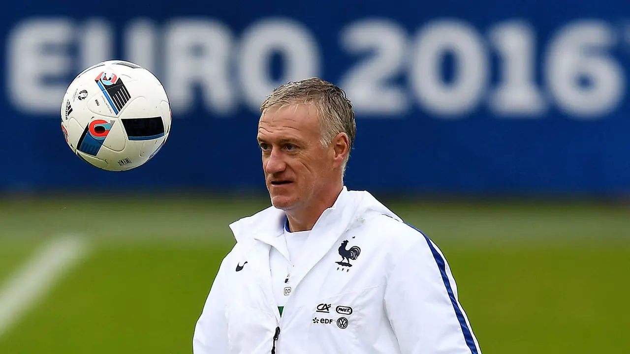 Didier Deschamps menyaksikan dua mantan tim asuhannya, Juventus dan AS Monaco, bersua di Liga Champions. 