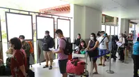 Para penumpang di Bandar Udara I Gusti Ngurah Rai Bali (Dok. Humas Kantor Cabang PT Angkasa Pura I (Persero) Bandar Udara Internasional I Gusti Ngurah Rai / Dewi Divianta)
