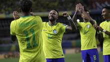 Selebrasi striker Timnas Brasil, Neymar bersama rekan-rekannya setelah mencetak gol keempat timnya ke gawang Bolivia pada laga Kualifikasi Piala Dunia 2026 zona Conmebol di Mangueirao Stadium, Belem, Brasil, Sabtu (9/9/2023) pagi WIB. (AP Photo/Bruna Prado)