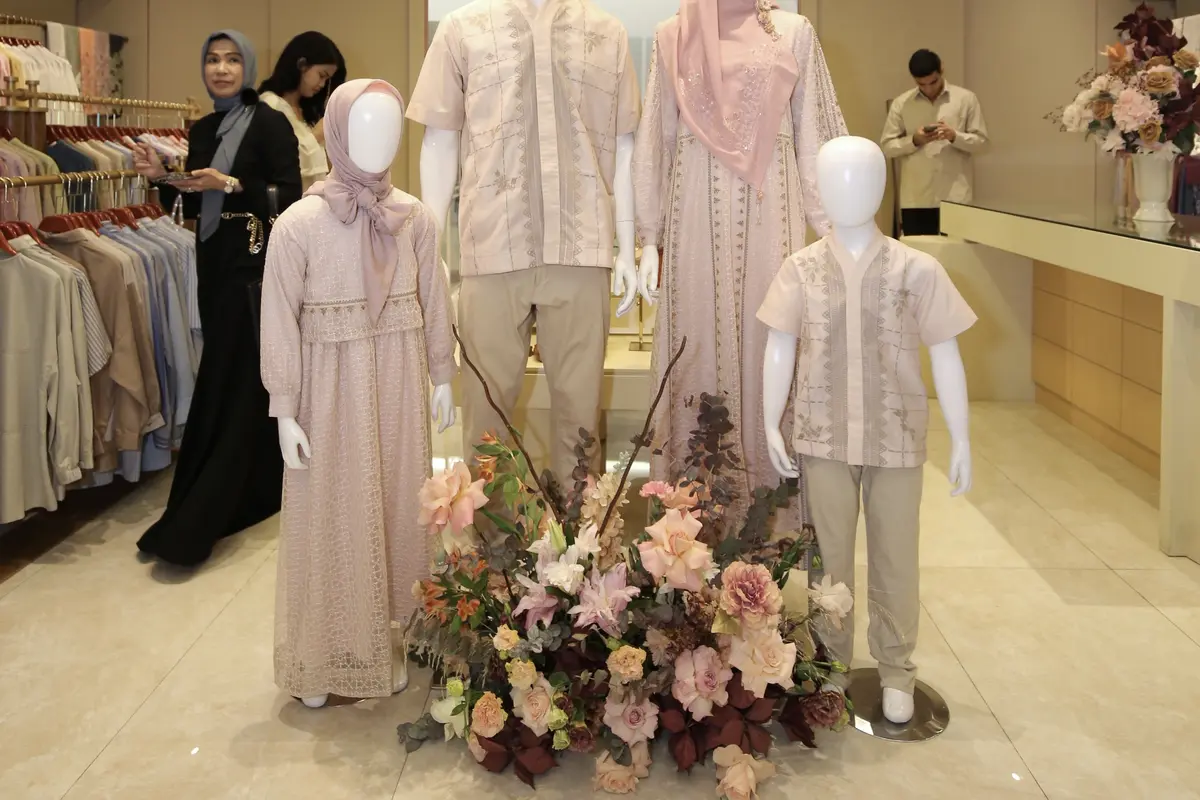 Sanika, Eksplorasi Budaya Minang dengan Warna Baru di Baju Lebaran Sarimbit dari Ria Miranda