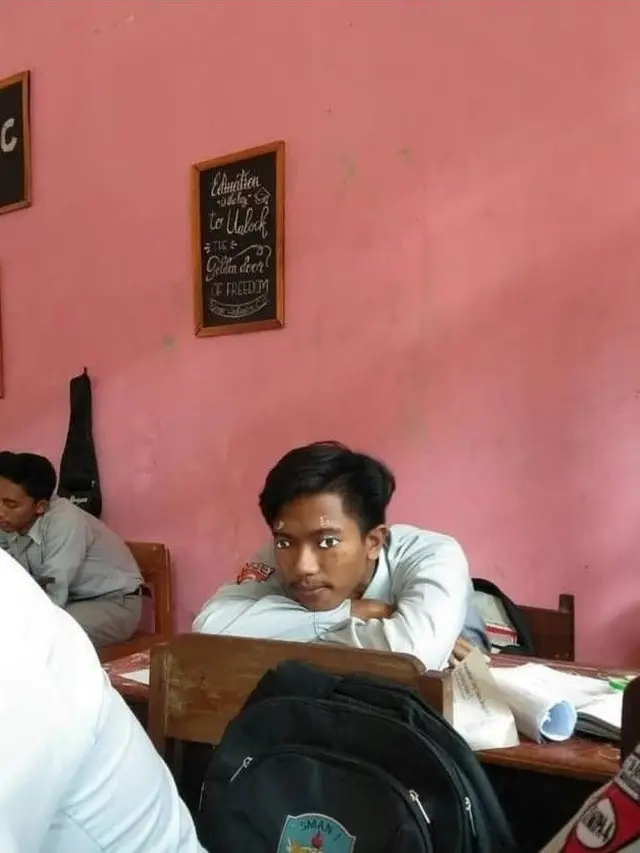 Deretan Potret Kelakuan Orang-orang Paling Terniat, Bikin Kita Gak Habis Pikir