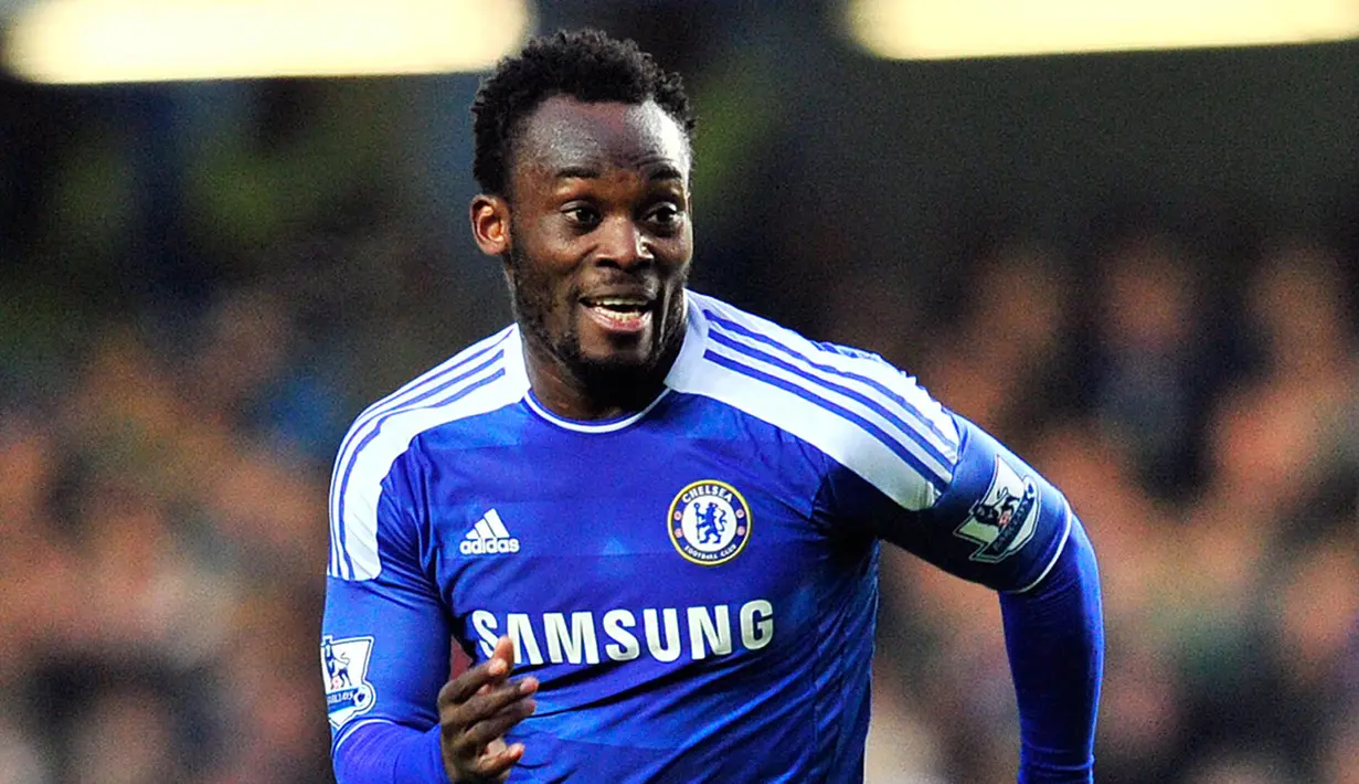 4. Michael Essien - Mantan pemain Persib Bandung ini pernah memperkuat klub top seperti Real Madrid dan Chelsea. Permainan agresif  dan pantang menyerah membuatnya dijuluki si Bison. (AFP/Glyn Kirk)