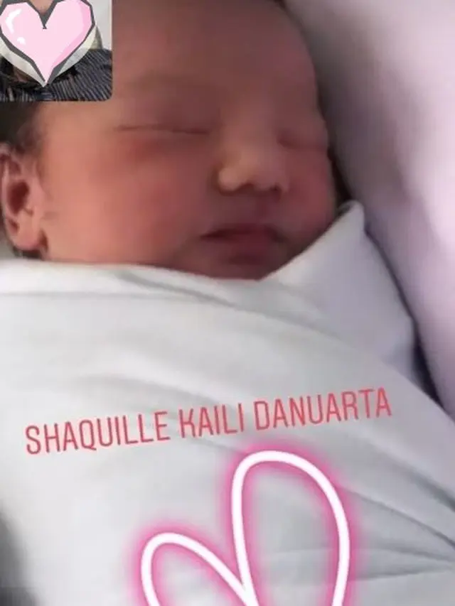 6 Momen Melahirkan Cut Meyriska, Roger Danuarta Ungkap Rasa Bahagia