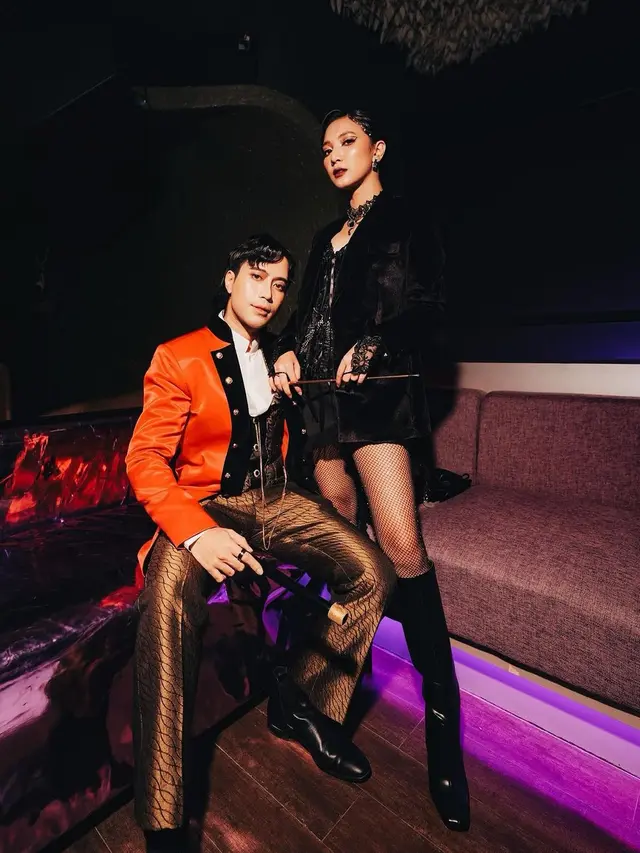 8 Adu Gaya Unik Seleb di Pesta Ultah Geng Aries 2024 Bertema Cabaret, Vidi Aldiano, Yuki Kato, hingga Bunga Citra Lestari