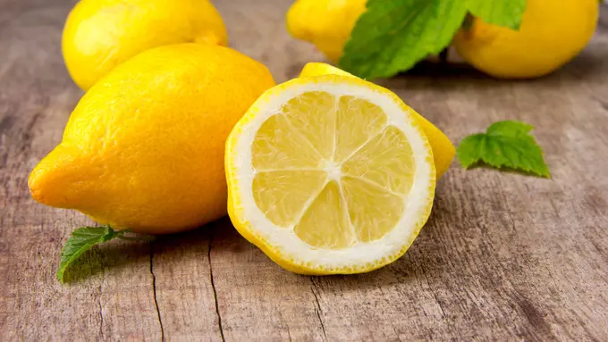 ilustrasi manfaat lemon/Jag_cz/shutterstock