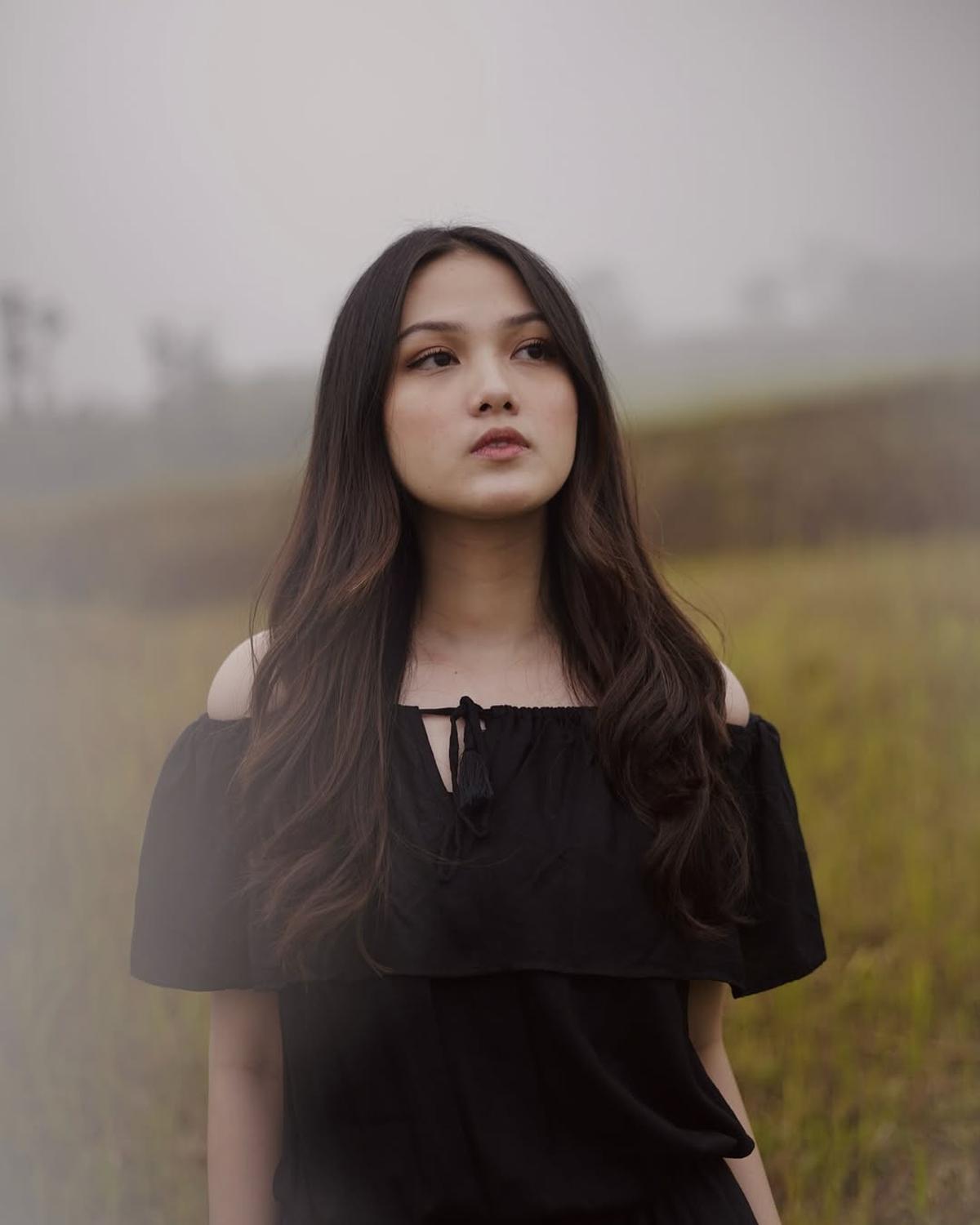 Potret Cantik Aisyah Aqilah, Pemeran Utama di Serial 'AKU TAK MEMBENCI HUJAN'