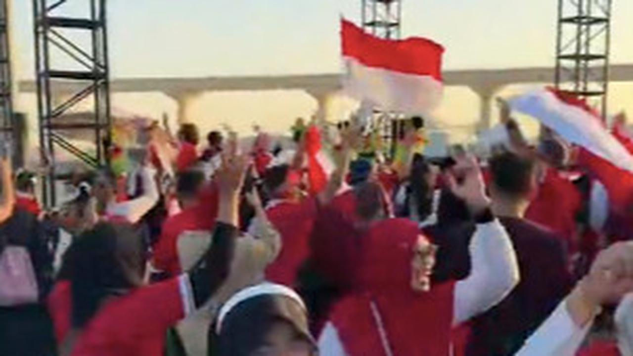 Suporter Timnas Dangdutan di Depan Stadion Qatar<br>