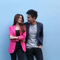 Tidak lama lagi, Fendy Chow akan melepas masa lajangnya dengan mempersunting penyanyi Stella Cornelia. Persiapan terus dilakukan oleh kedua pasangan ini. Hari yang makin dekat, keduanya megaku deg-degan. (Nurwahyunan/Bintang.com)