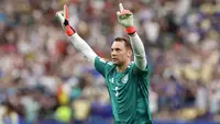 Manuel Neuer #1 dari Jerman merayakan gol pertama tim yang dicetak oleh Felix Nmecha #23 selama pertandingan Grup E Piala Dunia 2026 antara Jerman dan Curacao di Stadion Houston pada 15 Juni 2026 di Houston, Texas. (Alexander Hassenstein/Getty Images via AFP)