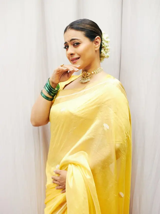 6 Potret Kajol Rayakan Festival Ganesh Chaturthi, Tampil Elegan dengan Kain Sari