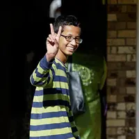 Ahmed Mohamed, remaja muslim yang disangka merakit bom malah dapat dukungan lewat #IStandWithAhmed.