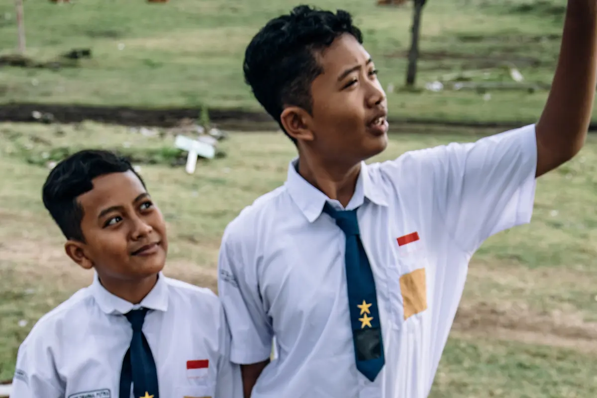 Ilustrasi seragam sekolah, dasi