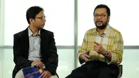 Wakil Ketua Umum Partai Golkar hasil Musyawarah Nasional IX Jakarta, Yorris Raweyai (kanan) saat melakukan wawancara khusus bersama redaksi Liputan6.com di kawasan Senayan, Jakarta, Senin (23/3/2015). (Liputan6.com/Helmi Fithriansyah)