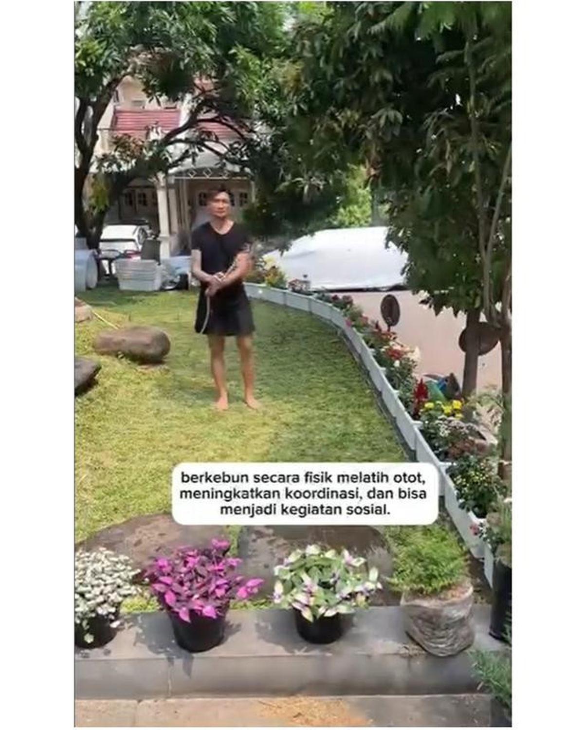 7 Potret Teras Depan Rumah Anji, Halaman Dipakai Berkebun dan Budidaya Sirih China