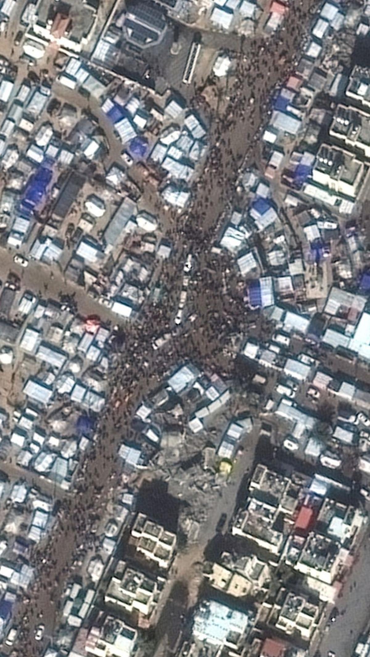 Migrasi ini telah mengubah wajah kawasan Rafah menjadi padat secara signifikan, dengan jumlah pengungsi yang tinggi. Foto: Maxar Technologies / Handout via REUTERS<br>