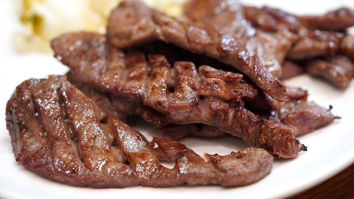 Trik Memasak Lidah Sapi Lezat Tanpa Aroma Tak Sedap