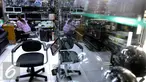 Suasana di salah satu toko elektronik di Glodok, Jakarta, Selasa (25/8/2015). Dampak pelemahan nilai tukar Rupiah atas Dollar Amerika yang menembus angka Rp 14 ribu menyebabkan tingkat penjualan barang elektronik menurun. (Liputan6.com/Faizal Fanani)