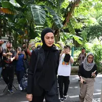 Paula Verhoeven Melayat ke Rumah Duka Mendiang Ayah Baim Wong. [Kapanlagi/Budy Santoso]