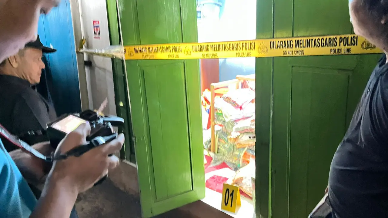 Toko emas di Pati disatroni maling. (Liputan6.com/Arief Pramono)