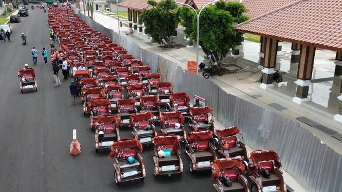 Dapat Becak Listrik, Penarik Becak Sidoarjo Ramai-ramai Panjatkan Doa untuk Prabowo