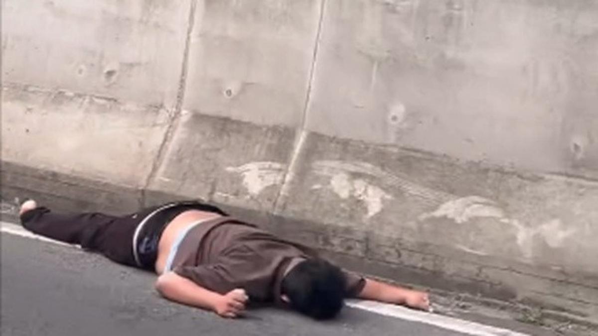 Pria Ditemukan Tewas di Tol Cawang, Polisi Duga Lompat dari Jembatan Kodam