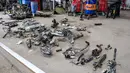 Puing pesawat Perang Dunia II yang ditemukan Daniel Kristensen dan ayahnya, Denmark, Selasa (7/3). Puing tersebut diduga adalah pesawat tempur buatan Jerman, Messerschmitt ME 109. (AFP Photo/ HENNING BAGGER)