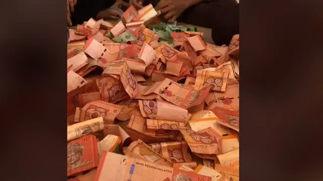 Pria Malaysia tabung uang di celengan bambu selama tiga tahun untuk nikahi pujaan hatinya