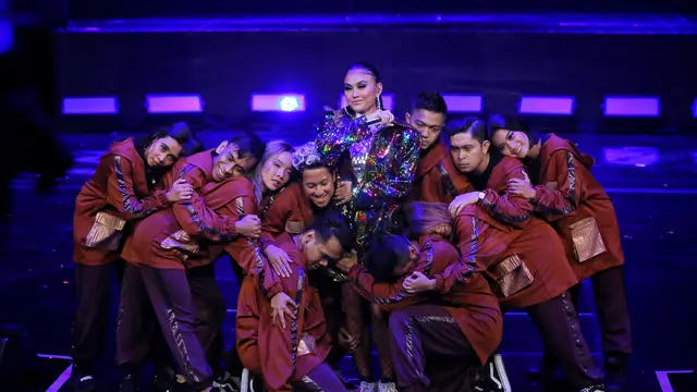 [Fimela] Agnez Mo HUT Indosiar ke-25