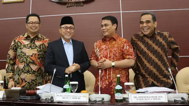 Pimpinan MPR RI dan Pimpinan Fraksi-Fraksi dan Kelompok Anggota DPD di MPR menggelar Rapat Gabungan di Ruang GBHN Gedung Nusantara V MPR/DPR/DPD RI, Senin (23/9/2019).