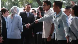 Kepala Badan Gizi Nasional (BGN) Sudaryono disambut disambut jajaran pejabat BGN saat tiba di Gedung BGN, Jakarta, Rabu (22/07/2026).