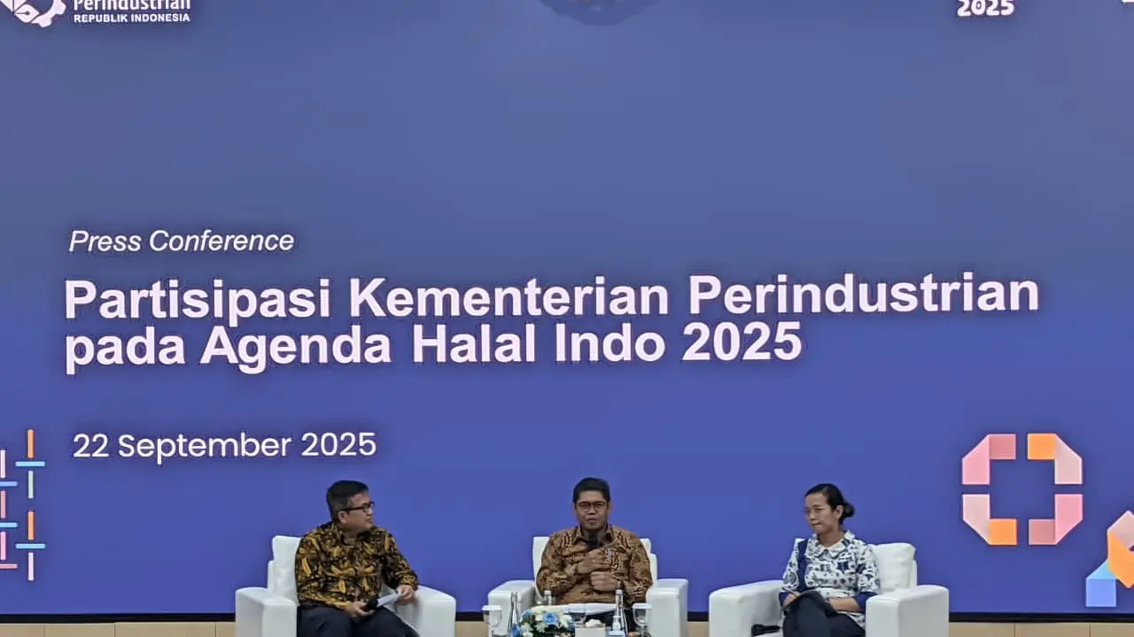 Press Conference Halal Indo 2025, penyampaian materi oleh Sekretaris Jenderal Kemenperin, Eko S.A. Cahyanto, dan Presiden Direktur PT Dyandra Promosindo, Daswar Marpaung, pada Senin (22/9/2025).