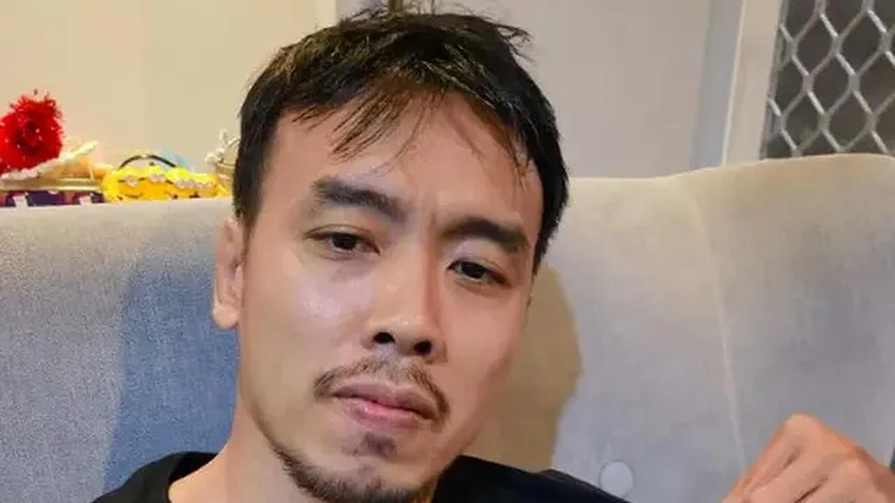 Rudy Agustian alias Rudy Golden Boy, mantan atlet MMA kembali membuat heboh jagat media sosial, setelah video keributan dengan dua orang yang menyelak antreannya di gerai ritel modern viral di media sosial.