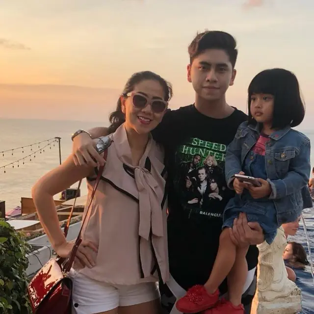 Potret Venna Melinda dan Vania Athabina