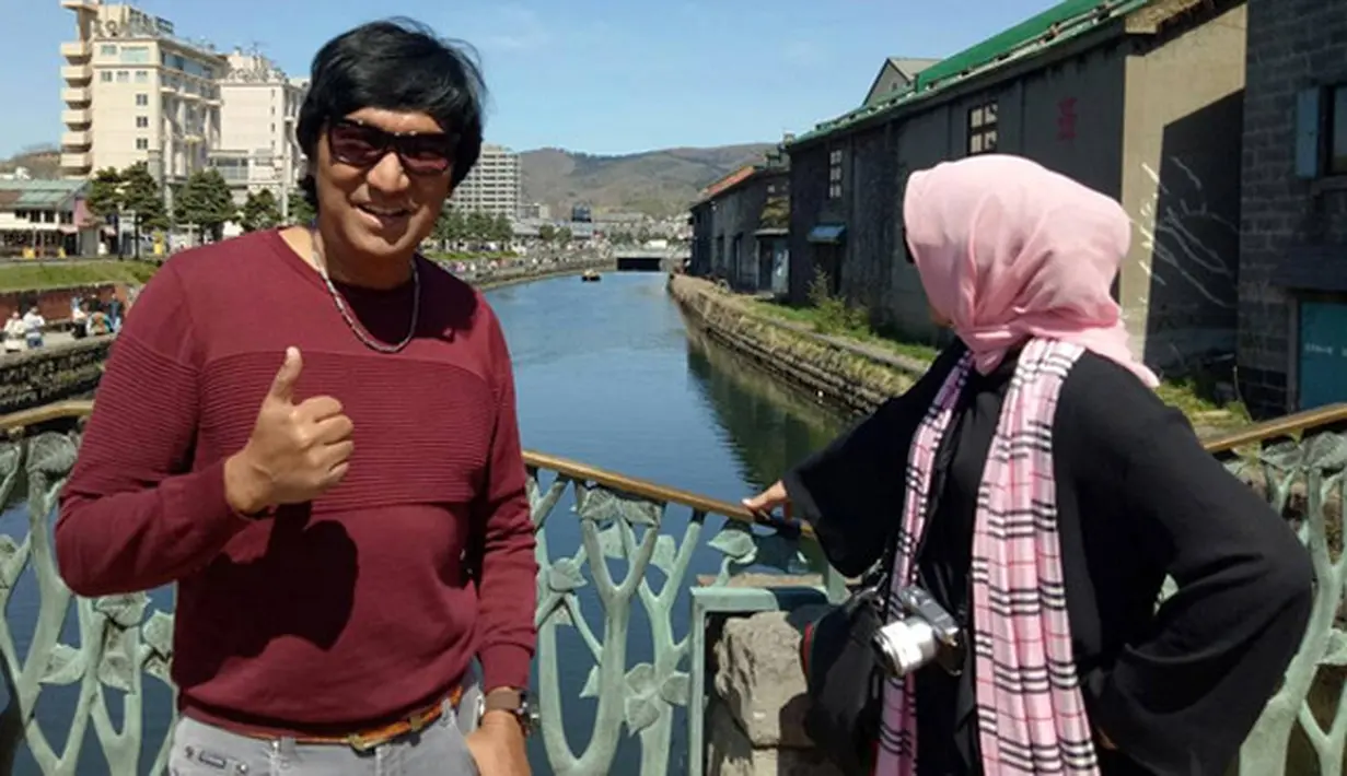 Bersama dengan suaminya, Ikang Fawzi artis senior dan politisi Marissa Haque sedang menikmati liburan di Jepang. Beberapa kebersamaan bersama suami diunggah dalam media sosialnya. (Instagram/marissahaque)