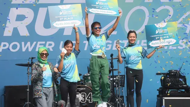 Para pemenang PLN Electric Run 2024 yang digelar PLN di Scientia Square Park, Gading Serpong, Tangerang, Minggu (6/10/2024). (Dok PLN)