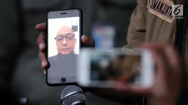 Bersama Novel Baswedan, Aktivis Koalisi Masyarakat Sipil Peduli KPK Beri Keterangan