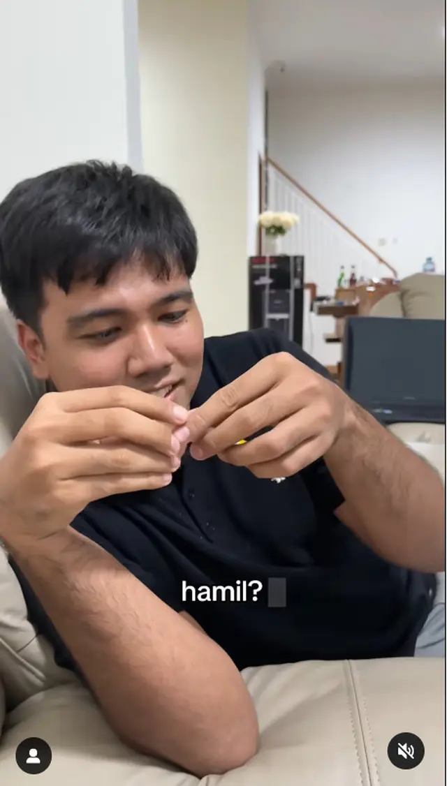 6 Momen bahagia istri Frans Faisal umumkan hamil anak pertama selang 2 bulan nikah, bikin Fuji girang