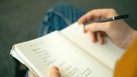 Untuk kamu yang sibuk, berikut adalah tips untuk mengatur waktu dengan time management matrix. (Foto: Pexels.com/Ivan Samkov)