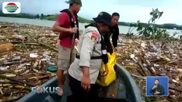 Selain di Danau Sentani, Tim SAR TNI yang melakukan penyisiran ke arah permukiman warga di Jalan BTN juga menemukan satu jenazah di tepian Sungai Kemiri yang tertimbun endapan material banjir.