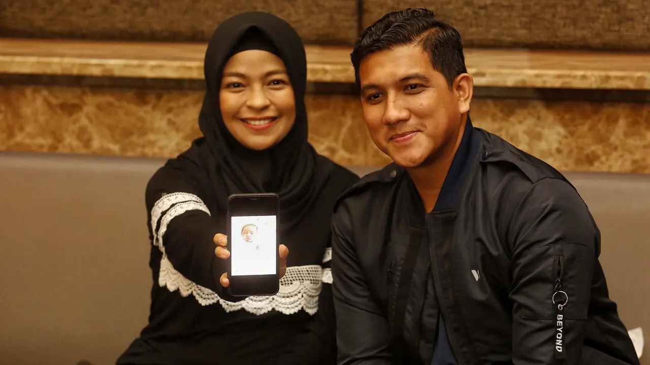 [Fimela] Tantri Kotak Melahirkan