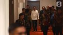 Presiden Joko Widodo atau Jokowi (kiri) didampingi Ketua Umum Partai Nasdem Surya Paloh (kanan) saat menghadiri perayaan ulang tahun ke-8 Partai Nasdem di JIExpo, Jakarta, Senin (11/11/2019). Surya Paloh menyambut langsung kedatangan Jokowi di HUT Nasdem. (Liputan6.com/Angga Yuniar)