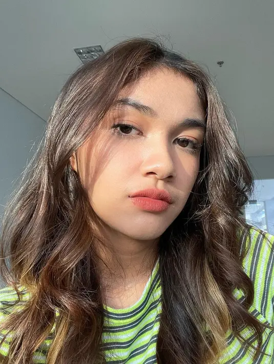 <p>[Instagram/natashaurbach]</p>