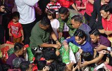 Gibran Sapa Jemaat Natal di GBI Solo, Bawa Pesan Prabowo hingga Bagi-Bagi Hadiah