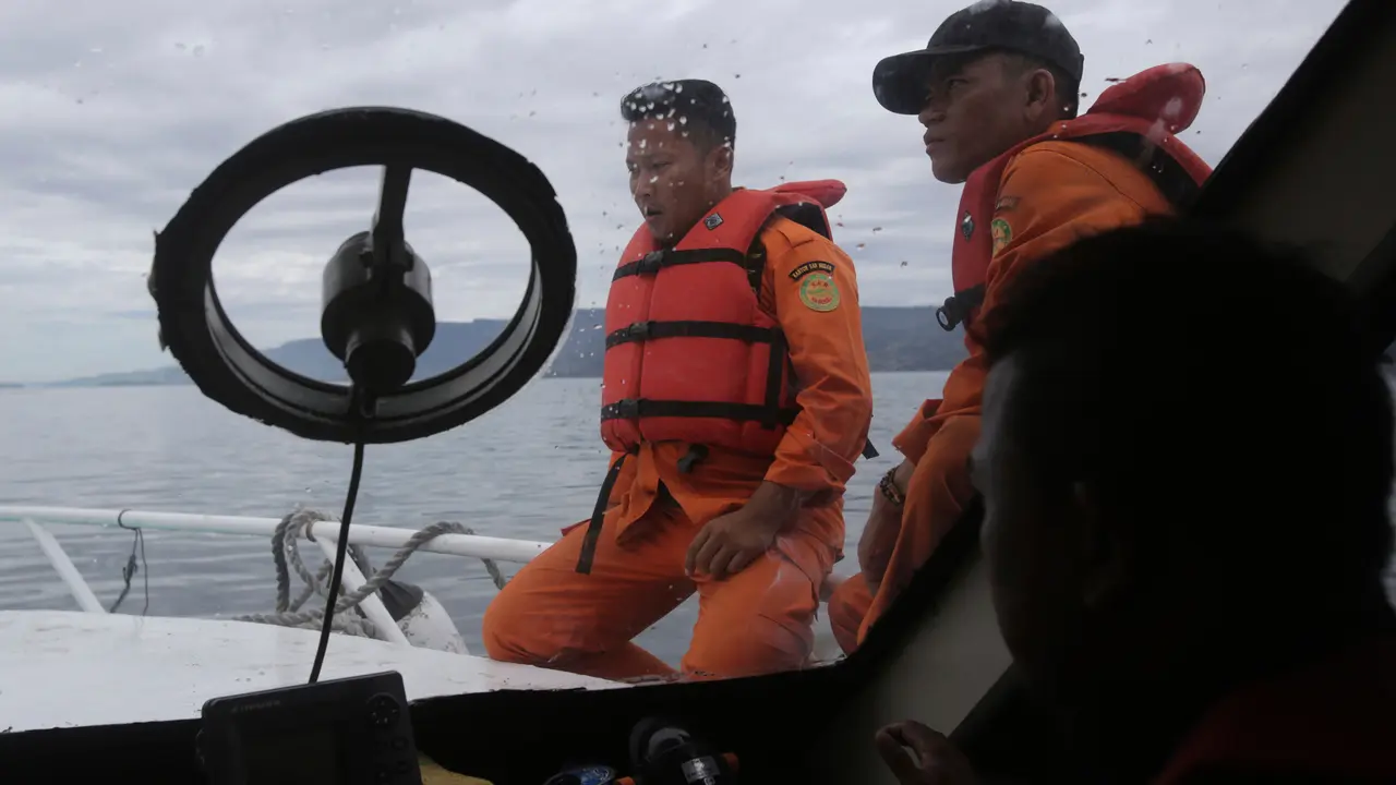 Pencarian Korban KM Sinar Bangun di Danau Toba