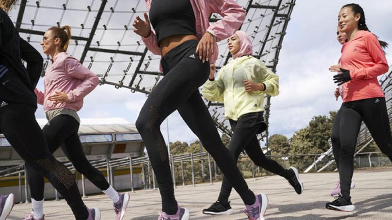 Sepatu Lari Ultraboost 22 Diciptakan oleh dan untuk Perempuan