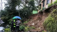 Talut Mendadak Longsor Timpa Warung, 2 Orang Tewas di Wonosobo