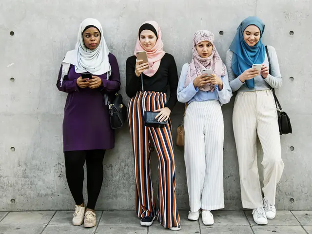 5 Warna Jilbab Wajib Punya Bagi Kamu Yang Baru Mau Pakai - Warna jilbab yang harus dimiliki