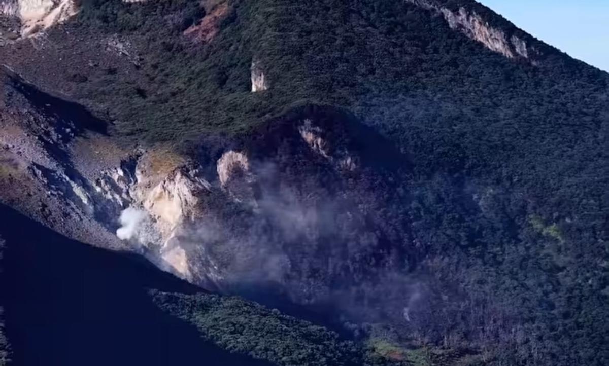 Pendakian Gunung Gede Kembali Ditutup Imbas Kebakaran Kawah Wadon